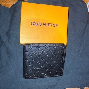 Men’s black Louis Vuitton wallet